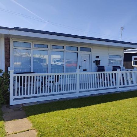 L&L'S Lodge, A Small But Perfectly Formed Chalet Chapel Saint Leonards Exterior photo