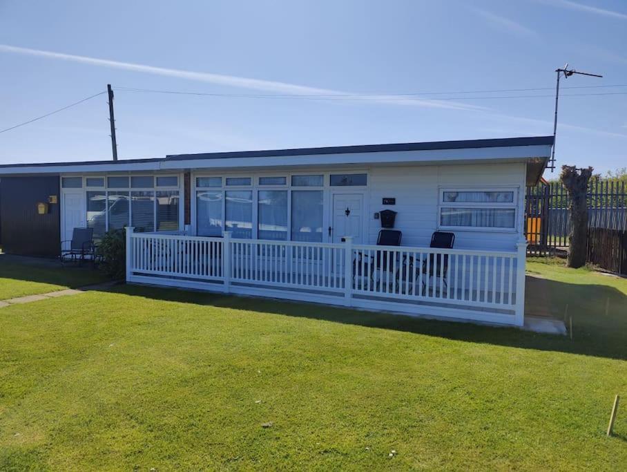 L&L'S Lodge, A Small But Perfectly Formed Chalet Chapel Saint Leonards Exterior photo