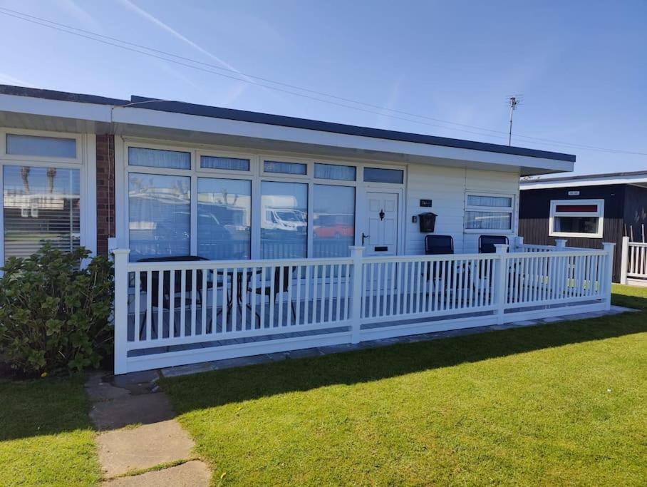 L&L'S Lodge, A Small But Perfectly Formed Chalet Chapel Saint Leonards Exterior photo